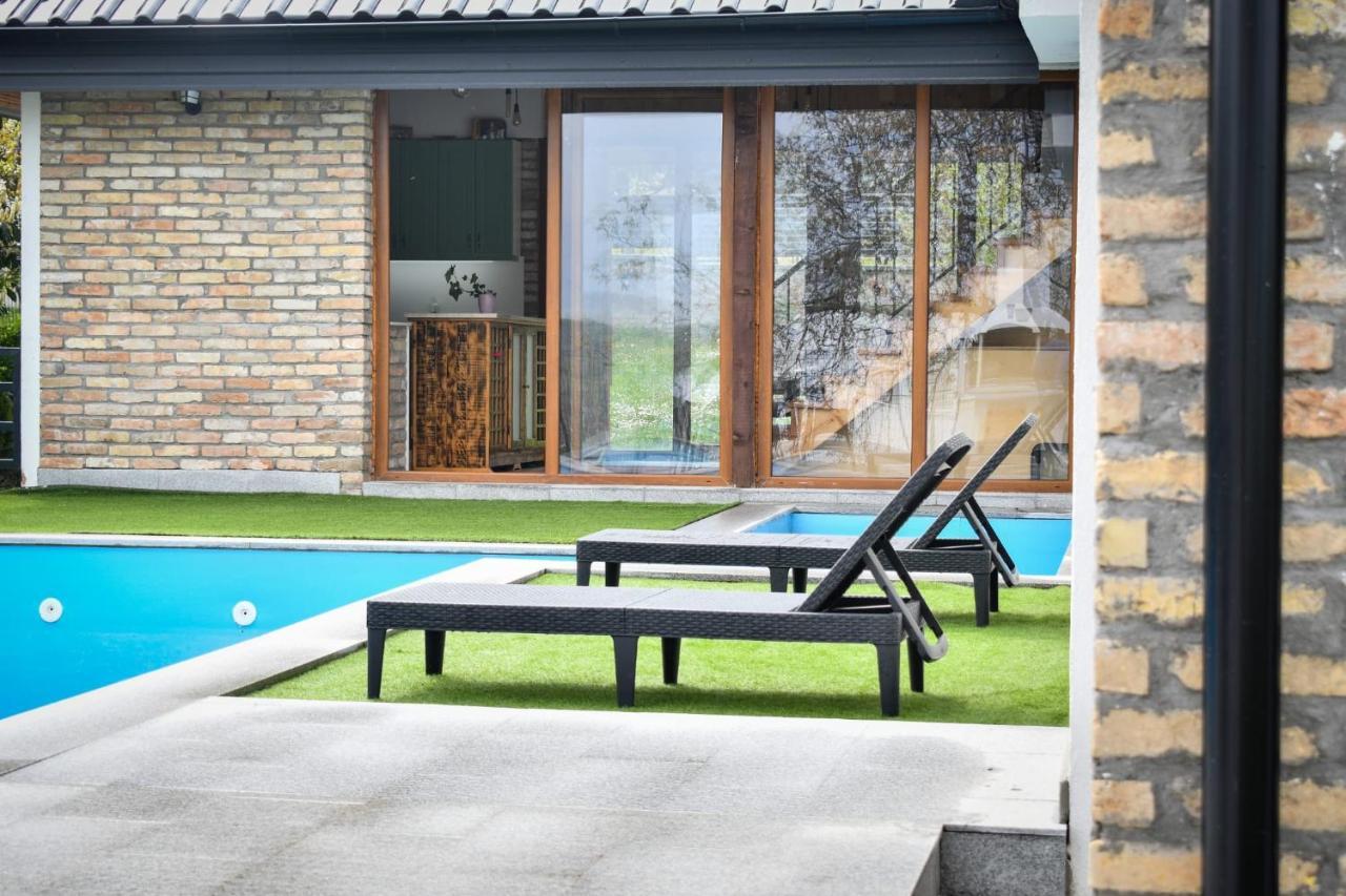 City Escape Luxury Villa Zuce Exterior foto